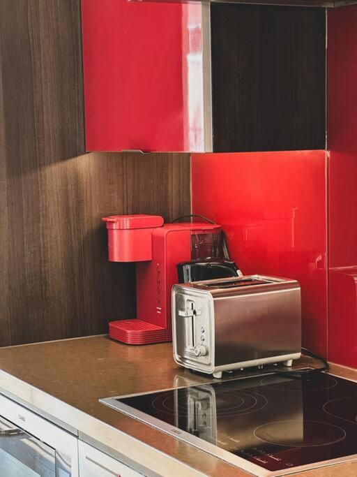 Elegant Suites - City Views, Lake View, Free Parking トロント エクステリア 写真