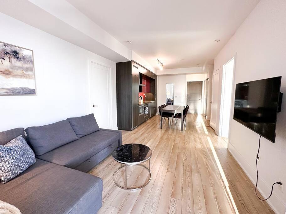 Elegant Suites - City Views, Lake View, Free Parking トロント エクステリア 写真