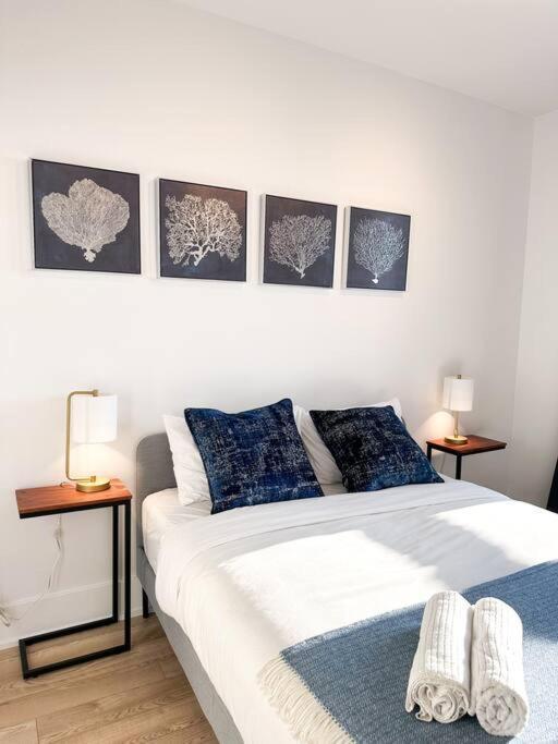 Elegant Suites - City Views, Lake View, Free Parking トロント エクステリア 写真