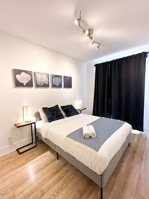 Elegant Suites - City Views, Lake View, Free Parking トロント エクステリア 写真