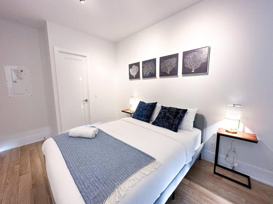 Elegant Suites - City Views, Lake View, Free Parking トロント エクステリア 写真